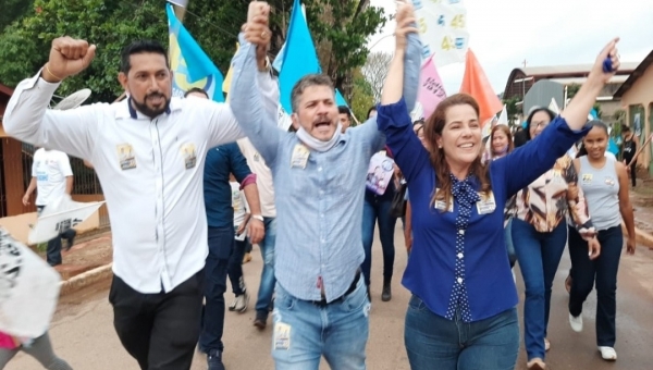 Mara Rocha participa de caminhada em apoio à candidatura de Sérgio Lopes à Prefeitura de Epitaciolândia